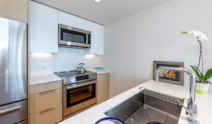 1001 Queen Street,Honolulu,Hawaii,96814,2 Bedrooms Bedrooms,2 BathroomsBathrooms,Condo/Townhouse,Queen,18,18125203