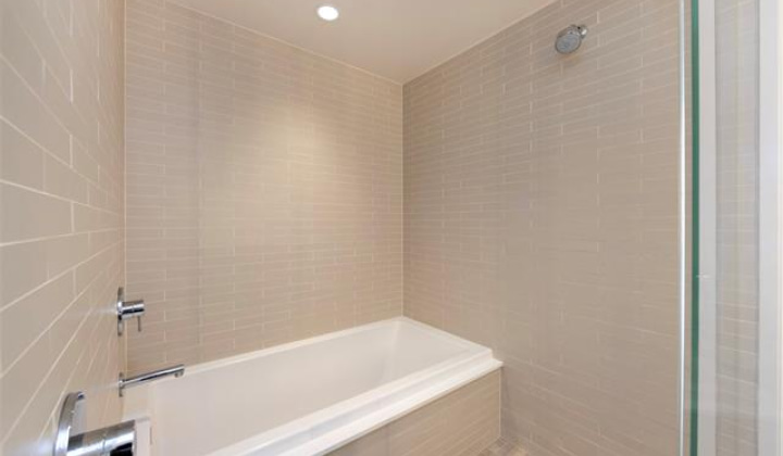 1001 Queen Street,Honolulu,Hawaii,96814,2 Bedrooms Bedrooms,2 BathroomsBathrooms,Condo/Townhouse,Queen,18,18125203