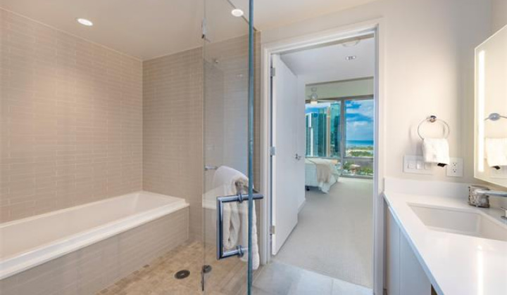 1001 Queen Street,Honolulu,Hawaii,96814,2 Bedrooms Bedrooms,2 BathroomsBathrooms,Condo/Townhouse,Queen,18,18125203