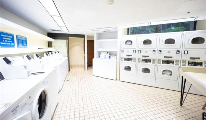300 Wai Nani Way,Honolulu,Hawaii,96815,1 Bedroom Bedrooms,1 BathroomBathrooms,Condo/Townhouse,Wai Nani,4,18127065