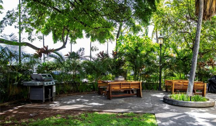 300 Wai Nani Way,Honolulu,Hawaii,96815,1 Bedroom Bedrooms,1 BathroomBathrooms,Condo/Townhouse,Wai Nani,4,18127065