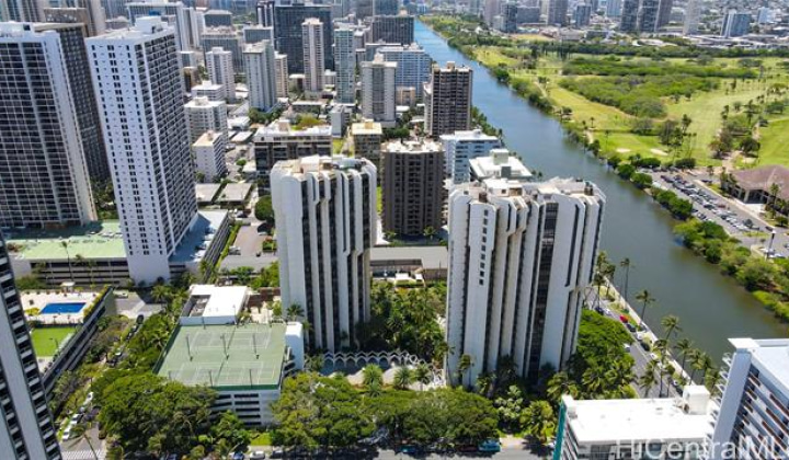 300 Wai Nani Way,Honolulu,Hawaii,96815,1 Bedroom Bedrooms,1 BathroomBathrooms,Condo/Townhouse,Wai Nani,4,18127065