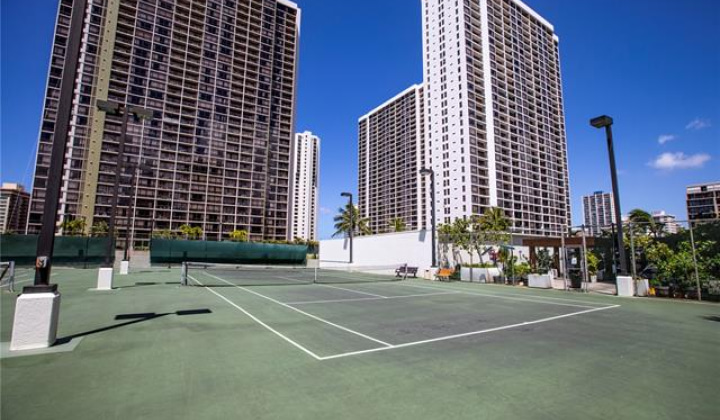 300 Wai Nani Way,Honolulu,Hawaii,96815,1 Bedroom Bedrooms,1 BathroomBathrooms,Condo/Townhouse,Wai Nani,4,18127065