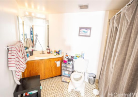 300 Wai Nani Way,Honolulu,Hawaii,96815,1 Bedroom Bedrooms,1 BathroomBathrooms,Condo/Townhouse,Wai Nani,4,18127065