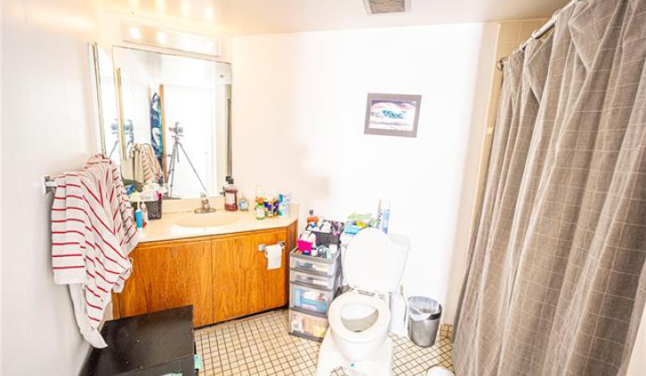 300 Wai Nani Way,Honolulu,Hawaii,96815,1 Bedroom Bedrooms,1 BathroomBathrooms,Condo/Townhouse,Wai Nani,4,18127065