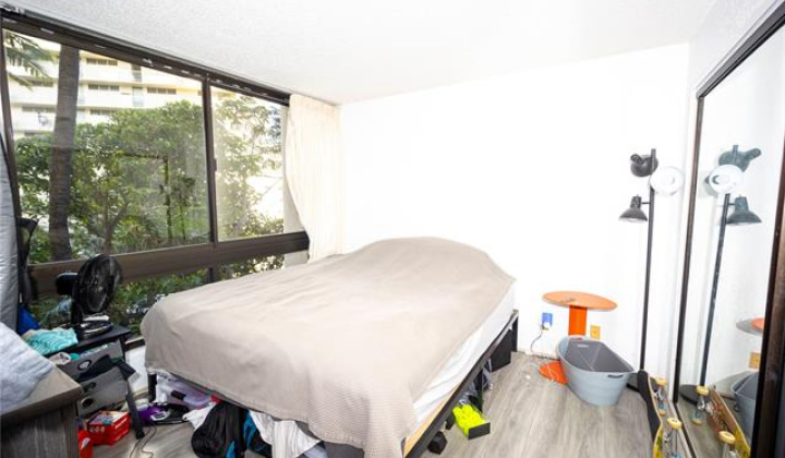 300 Wai Nani Way,Honolulu,Hawaii,96815,1 Bedroom Bedrooms,1 BathroomBathrooms,Condo/Townhouse,Wai Nani,4,18127065