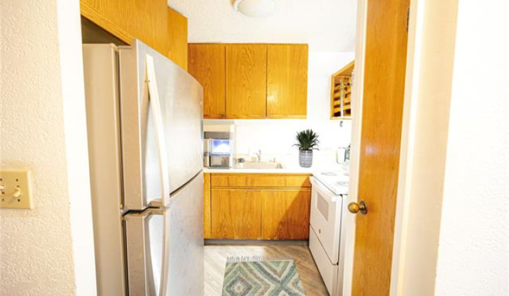 300 Wai Nani Way,Honolulu,Hawaii,96815,1 Bedroom Bedrooms,1 BathroomBathrooms,Condo/Townhouse,Wai Nani,4,18127065