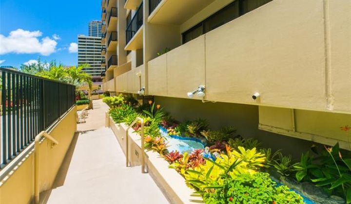 2140 Kuhio Avenue,Honolulu,Hawaii,96815,1 Bedroom Bedrooms,1 BathroomBathrooms,Condo/Townhouse,Kuhio,10,18127346
