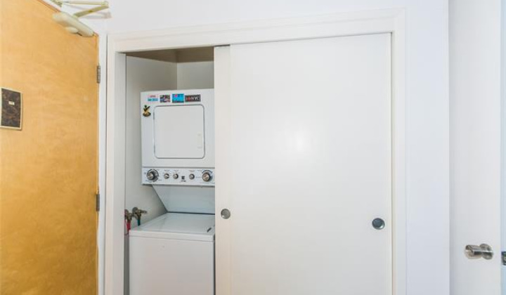 2140 Kuhio Avenue,Honolulu,Hawaii,96815,1 Bedroom Bedrooms,1 BathroomBathrooms,Condo/Townhouse,Kuhio,10,18127346