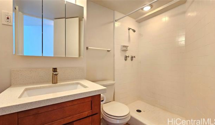750 Amana Street,Honolulu,Hawaii,96814,1 バスルームバスルーム,コンド / タウンハウス,Amana,3,18581103