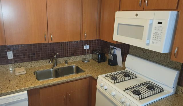 2215 Aloha Drive,Honolulu,Hawaii,96815,1 ベッドルーム ベッドルーム,1 バスルームバスルーム,コンド / タウンハウス,Aloha,11,18583957