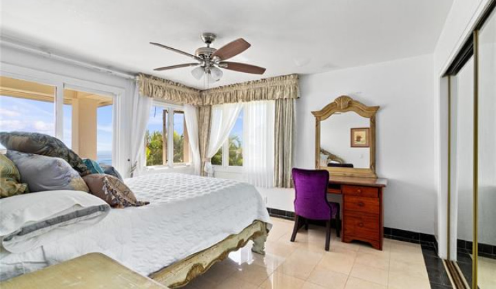 483 Maono Loop,Honolulu,Hawaii,96821,4 ベッドルーム ベッドルーム,4 バスルームバスルーム,一戸建て,Maono,19296671