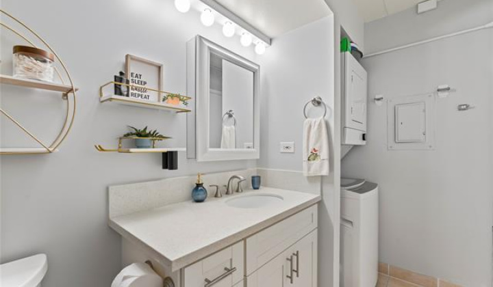 430 Keoniana Street,Honolulu,Hawaii,96815,1 Bedroom Bedrooms,1 BathroomBathrooms,Condo/Townhouse,Keoniana,10,18137280