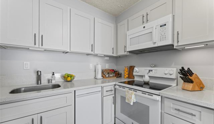 430 Keoniana Street,Honolulu,Hawaii,96815,1 Bedroom Bedrooms,1 BathroomBathrooms,Condo/Townhouse,Keoniana,10,18137280