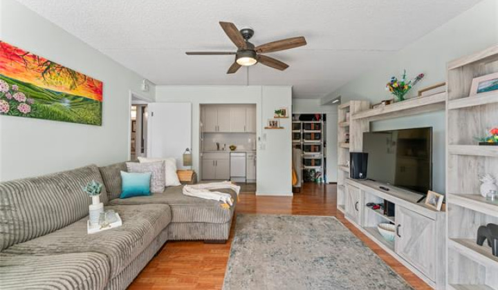 430 Keoniana Street,Honolulu,Hawaii,96815,1 Bedroom Bedrooms,1 BathroomBathrooms,Condo/Townhouse,Keoniana,10,18137280