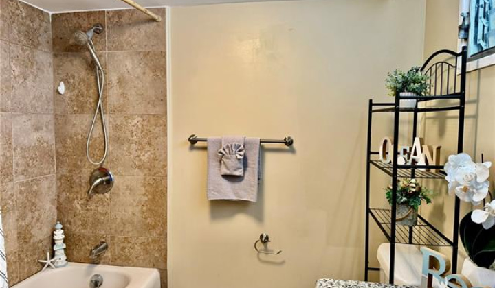 2355 Ala Wai Boulevard,Honolulu,Hawaii,96815,1 Bedroom Bedrooms,1 BathroomBathrooms,Condo/Townhouse,Ala Wai,6,18138910
