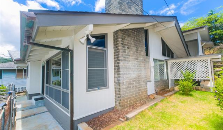 1647 Ala Amoamo Street,Honolulu,Hawaii,96819,6 Bedrooms Bedrooms,3 BathroomsBathrooms,Single family,Ala Amoamo,18142250