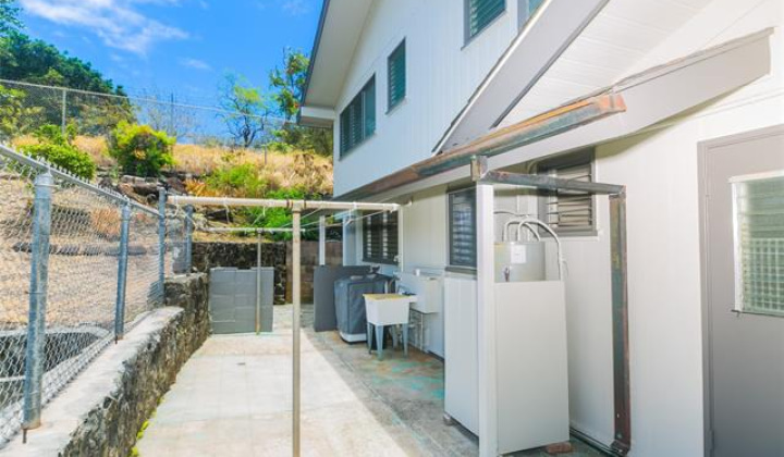 1647 Ala Amoamo Street,Honolulu,Hawaii,96819,6 Bedrooms Bedrooms,3 BathroomsBathrooms,Single family,Ala Amoamo,18142250