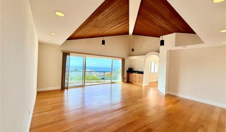 2138 Laukahi Street,Honolulu,Hawaii,96821,4 ベッドルーム ベッドルーム,3 バスルームバスルーム,一戸建て,Laukahi,19308935