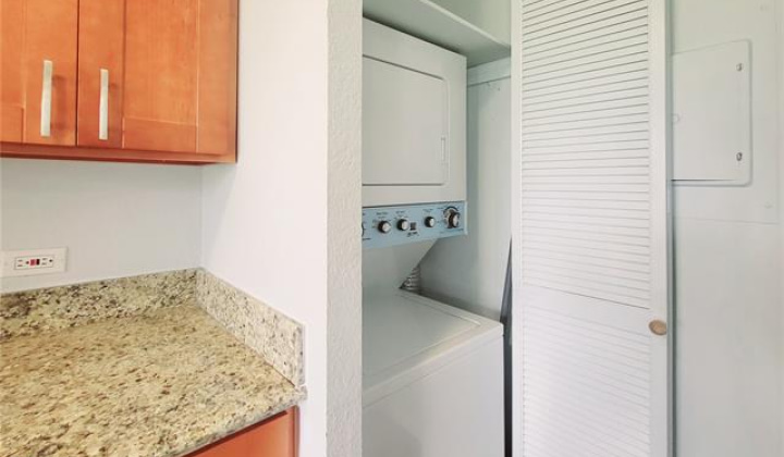 320 Liliuokalani Avenue,Honolulu,Hawaii,96815,2 ベッドルーム ベッドルーム,1 バスルームバスルーム,コンド / タウンハウス,Liliuokalani,15,18608496