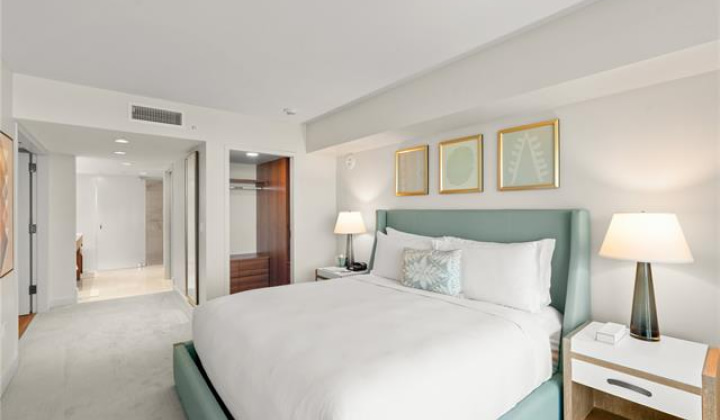 383 Kalaimoku Street,Honolulu,Hawaii,96815,1 Bedroom Bedrooms,1 BathroomBathrooms,Condo/Townhouse,Kalaimoku,23,18146859