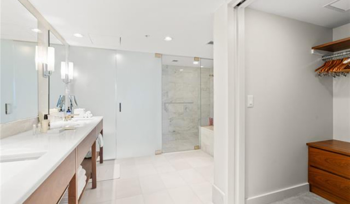 383 Kalaimoku Street,Honolulu,Hawaii,96815,1 Bedroom Bedrooms,1 BathroomBathrooms,Condo/Townhouse,Kalaimoku,23,18146859