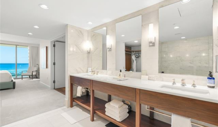 383 Kalaimoku Street,Honolulu,Hawaii,96815,1 Bedroom Bedrooms,1 BathroomBathrooms,Condo/Townhouse,Kalaimoku,23,18146859