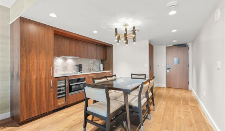 383 Kalaimoku Street,Honolulu,Hawaii,96815,1 Bedroom Bedrooms,1 BathroomBathrooms,Condo/Townhouse,Kalaimoku,23,18146859