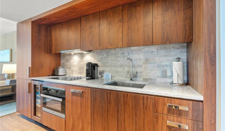 383 Kalaimoku Street,Honolulu,Hawaii,96815,1 Bedroom Bedrooms,1 BathroomBathrooms,Condo/Townhouse,Kalaimoku,23,18146859