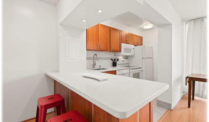 2345 Ala Wai Boulevard,Honolulu,Hawaii,96815,1 Bedroom Bedrooms,1 BathroomBathrooms,Condo/Townhouse,Ala Wai,18,18147318