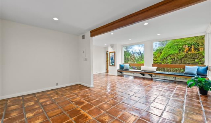 156 Forest Ridge Way,Honolulu,Hawaii,96822,4 ベッドルーム ベッドルーム,3 バスルームバスルーム,一戸建て,Forest Ridge,19327012