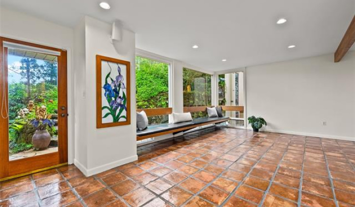 156 Forest Ridge Way,Honolulu,Hawaii,96822,4 ベッドルーム ベッドルーム,3 バスルームバスルーム,一戸建て,Forest Ridge,19327012