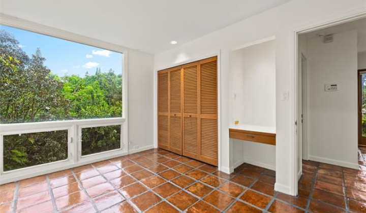 156 Forest Ridge Way,Honolulu,Hawaii,96822,4 ベッドルーム ベッドルーム,3 バスルームバスルーム,一戸建て,Forest Ridge,19327012