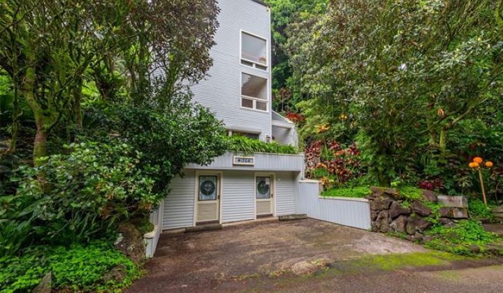 156 Forest Ridge Way,Honolulu,Hawaii,96822,4 ベッドルーム ベッドルーム,3 バスルームバスルーム,一戸建て,Forest Ridge,19327012