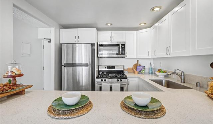 475 Atkinson Drive,Honolulu,Hawaii,96814,1 Bedroom Bedrooms,1 BathroomBathrooms,Condo/Townhouse,Atkinson,10,19327446