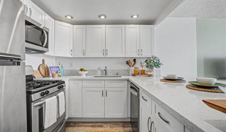 475 Atkinson Drive,Honolulu,Hawaii,96814,1 Bedroom Bedrooms,1 BathroomBathrooms,Condo/Townhouse,Atkinson,10,19327446