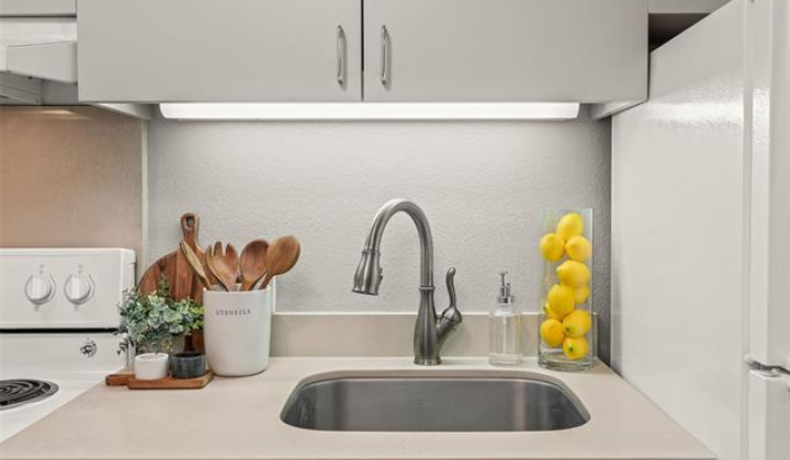 545 Queen Street,Honolulu,Hawaii,96813,1 BathroomBathrooms,Condo/Townhouse,Queen,5,18615233