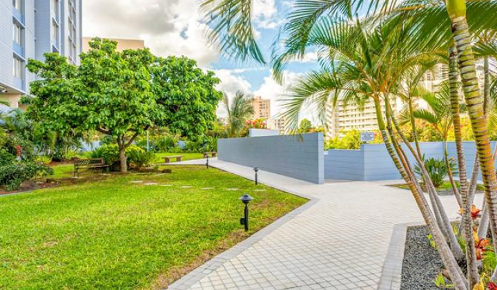 3045 Ala Napuaa Place,Honolulu,Hawaii,96818,1 Bedroom Bedrooms,1 BathroomBathrooms,Condo/Townhouse,Ala Napuaa,15,19329369