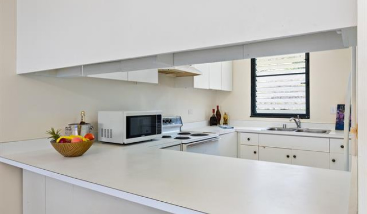 501 Hahaione Street,Honolulu,Hawaii,96825,1 Bedroom Bedrooms,1 BathroomBathrooms,Condo/Townhouse,Hahaione,16,18154714