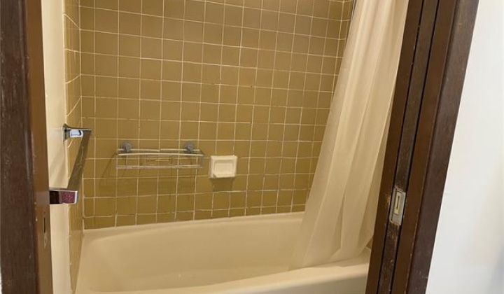411 Hobron Lane,Honolulu,Hawaii,96815,1 Bedroom Bedrooms,1 BathroomBathrooms,Condo/Townhouse,Hobron,8,18158831