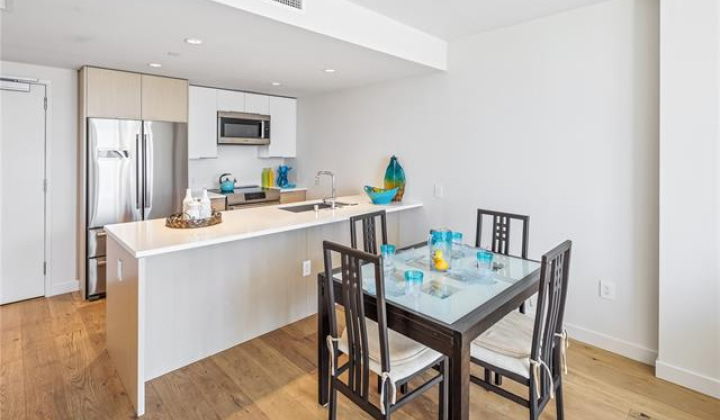 1001 Queen Street,Honolulu,Hawaii,96814,2 Bedrooms Bedrooms,2 BathroomsBathrooms,Condo/Townhouse,Queen,15,18159301