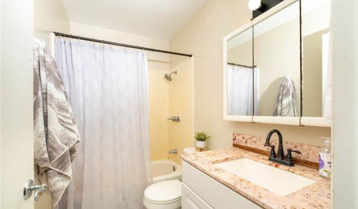 1090 Kumukumu Street,Honolulu,Hawaii,96825,2 Bedrooms Bedrooms,2 BathroomsBathrooms,Condo/Townhouse,Kumukumu,1,18162136