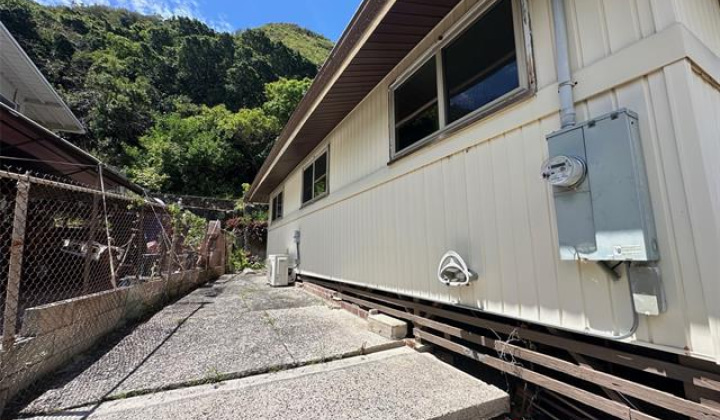 2343 Kuahea Street,Honolulu,Hawaii,96816,3 Bedrooms Bedrooms,1 BathroomBathrooms,Single family,Kuahea,18177174
