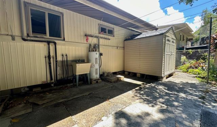 2343 Kuahea Street,Honolulu,Hawaii,96816,3 Bedrooms Bedrooms,1 BathroomBathrooms,Single family,Kuahea,18177174