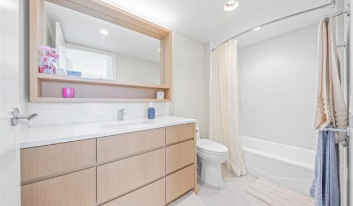 1388 Kapiolani Boulevard,Honolulu,Hawaii,96814,3 Bedrooms Bedrooms,3 BathroomsBathrooms,Condo/Townhouse,Kapiolani,12,18626931