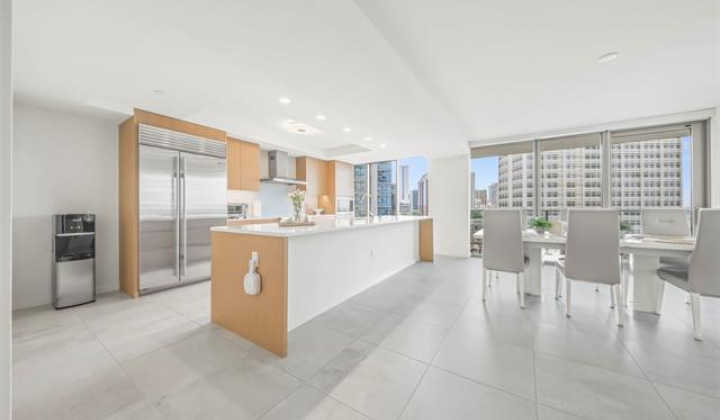 1388 Kapiolani Boulevard,Honolulu,Hawaii,96814,3 Bedrooms Bedrooms,3 BathroomsBathrooms,Condo/Townhouse,Kapiolani,12,18626931