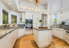 120 Kuine Place,Honolulu,Hawaii,96816,4 Bedrooms Bedrooms,3 BathroomsBathrooms,Single family,Kuine,18179262