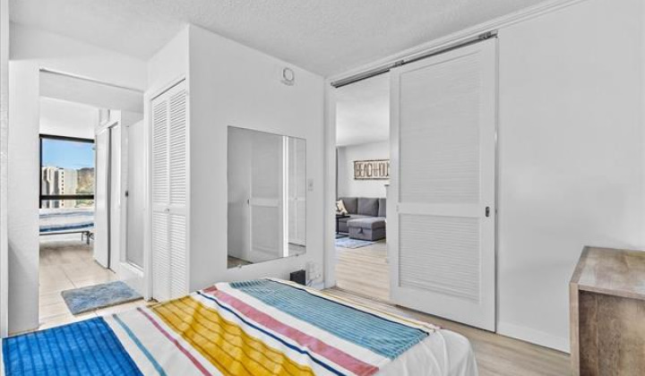 320 Liliuokalani Avenue,Honolulu,Hawaii,96815,2 Bedrooms Bedrooms,1 BathroomBathrooms,Condo/Townhouse,Liliuokalani,21,18179694