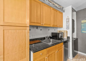 320 Liliuokalani Avenue,Honolulu,Hawaii,96815,2 Bedrooms Bedrooms,1 BathroomBathrooms,Condo/Townhouse,Liliuokalani,21,18179694