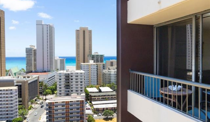320 Liliuokalani Avenue,Honolulu,Hawaii,96815,2 Bedrooms Bedrooms,1 BathroomBathrooms,Condo/Townhouse,Liliuokalani,21,18179694